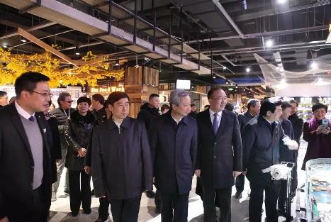河南省人大常委会副主任、信阳市委书记乔新江,副书记、市长尚朝 阳一行 实地调研督导信合·阳光城悦合超市开业筹备工作