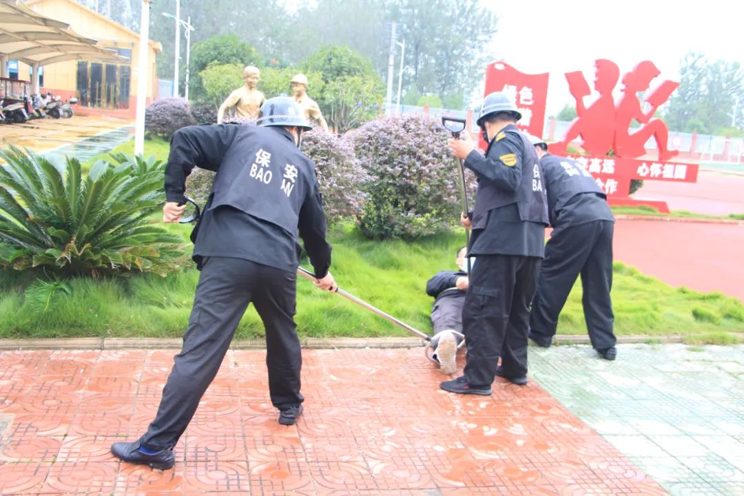 让安全陪伴成长 为生命保驾护航 息县第九小学举行反恐防暴及消防应急疏散联合演练