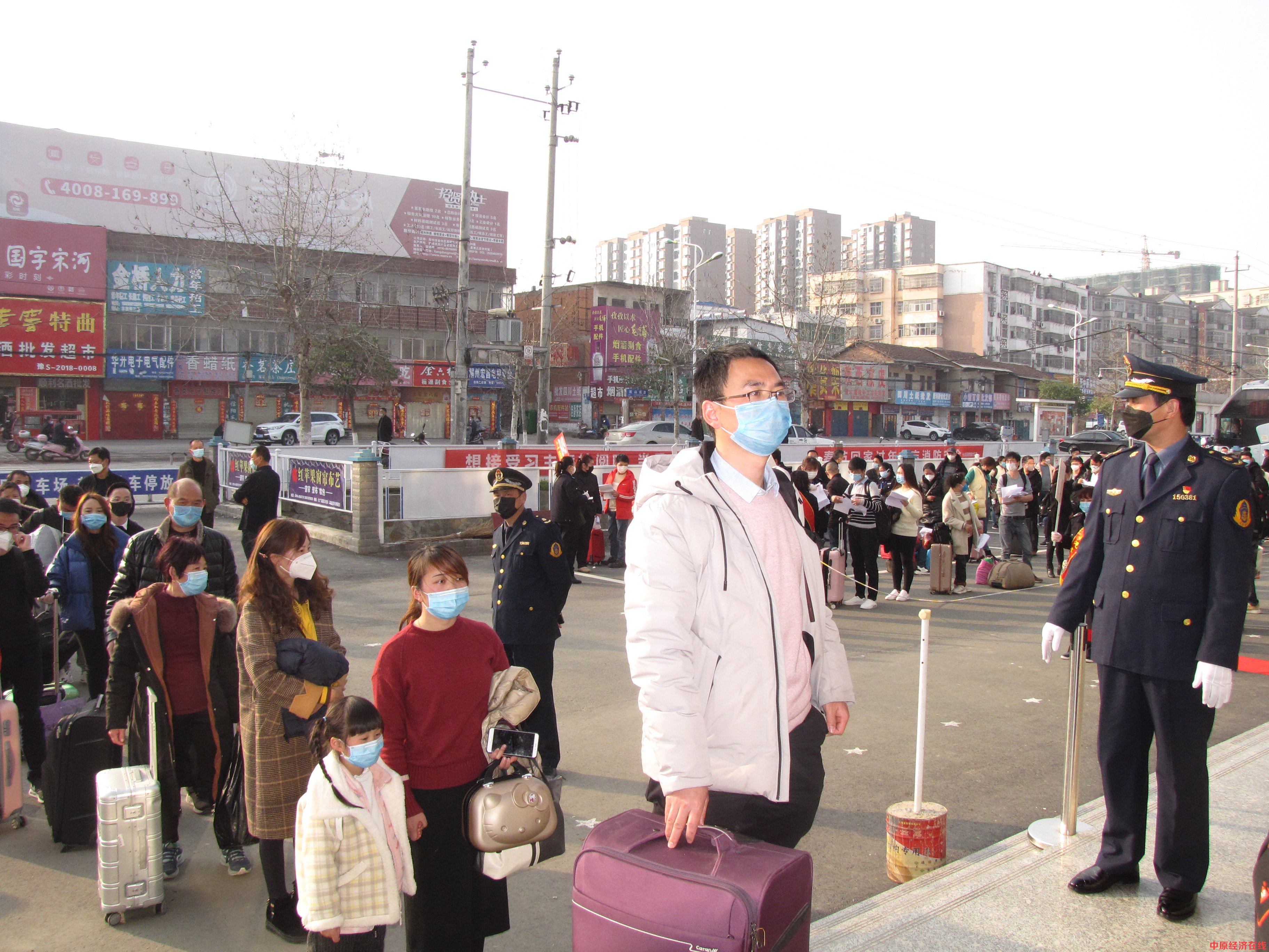 光山县交通运输局认真做好农民工赴信阳转乘复工专列的运输保障工